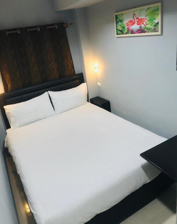 Hotel Harrys Resiendence Bangkok Exterior foto